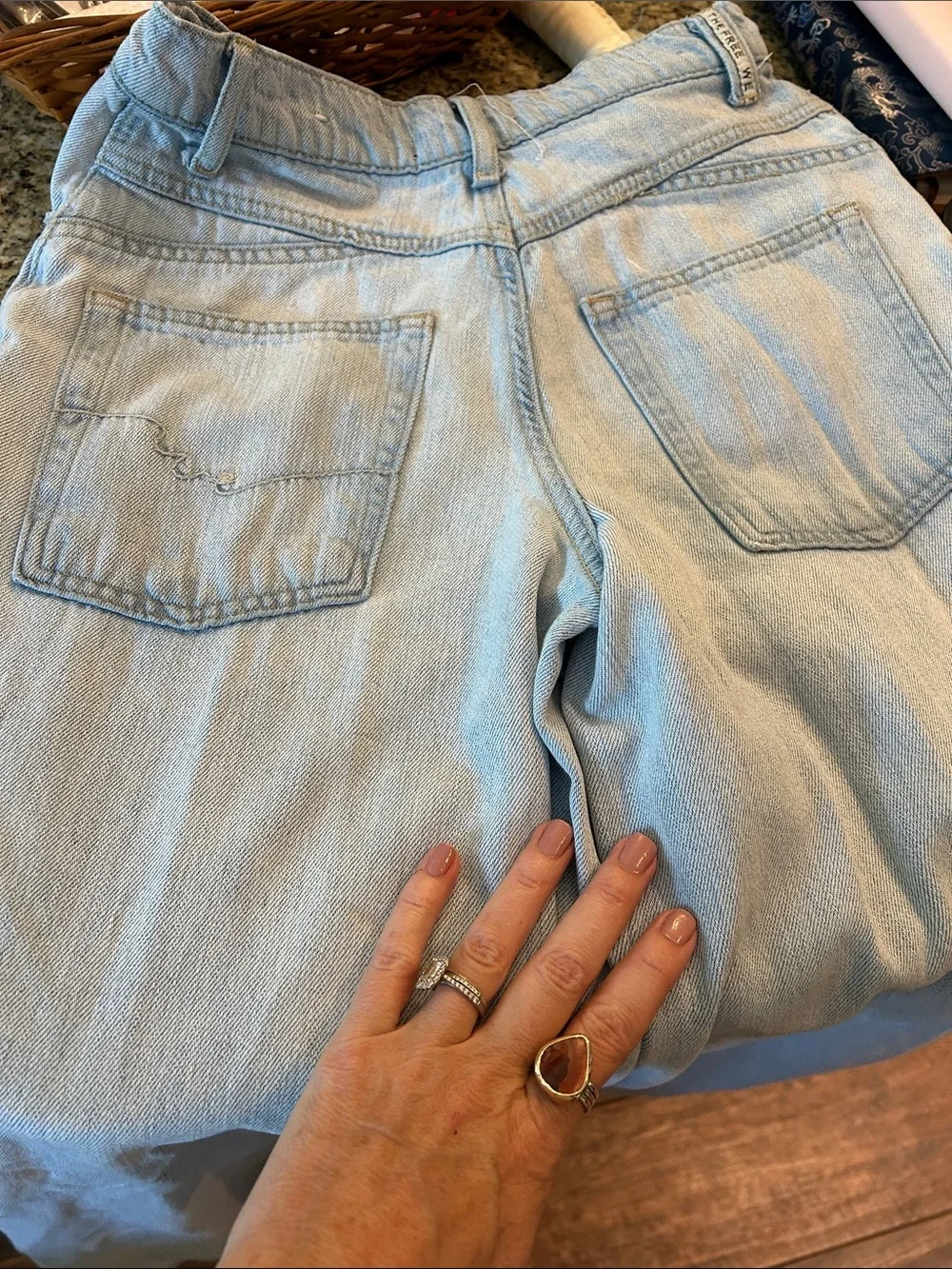 WE TGE FREE Sz 25 Eden Slouch Wide Light Wash Wide Leg - Picture 4 of 7
